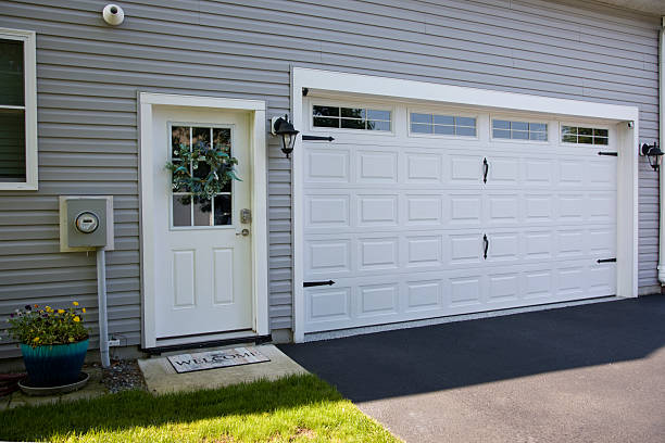 24/7 Emergency Garage Door Panel Replacement experts in Stearns, KY